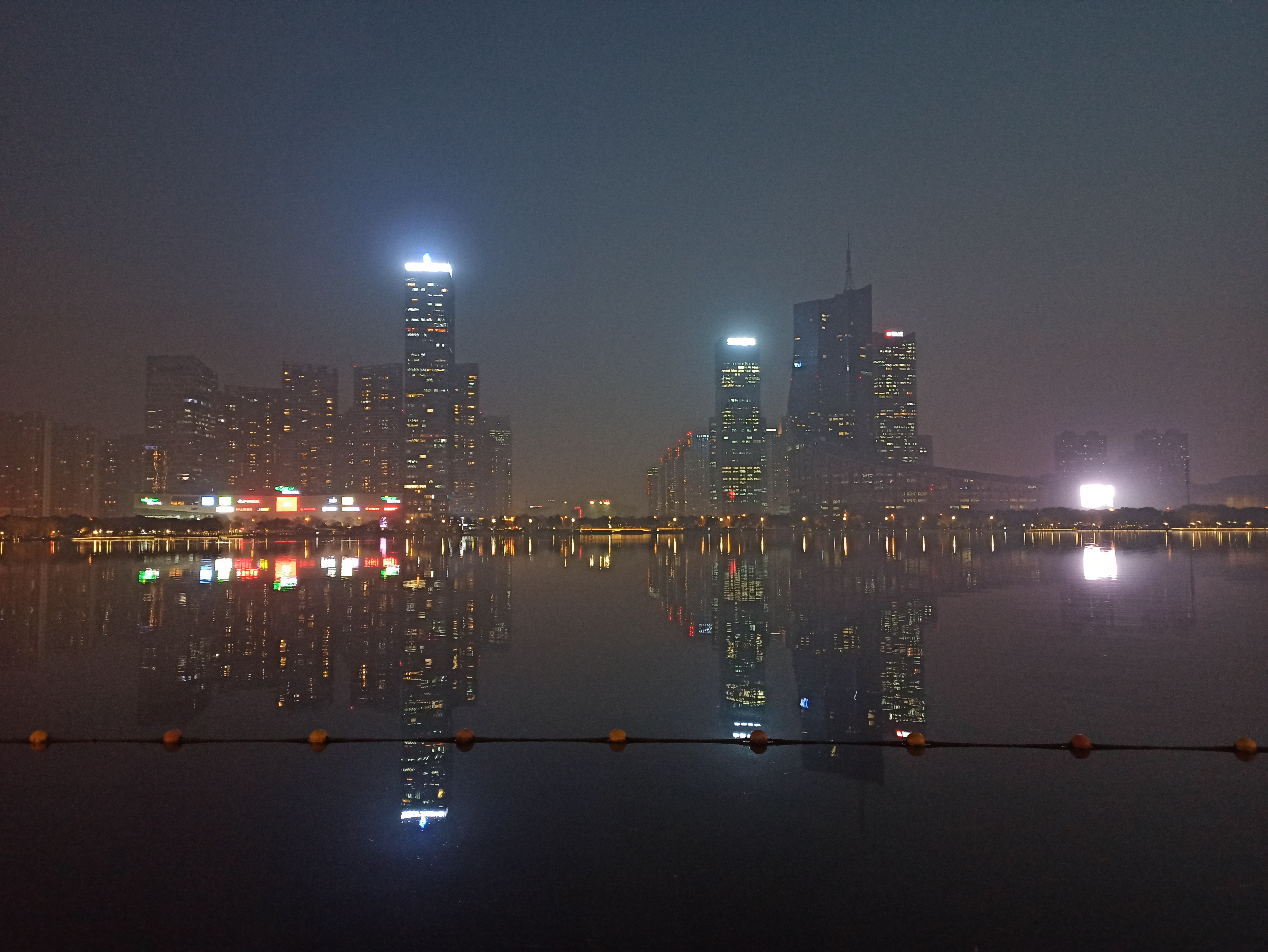 合肥天鹅湖夜景与水中倒影